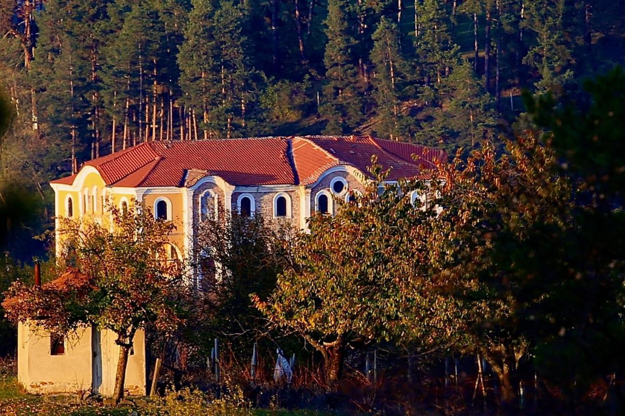 Iliikova House Hotel Kalofer Eksteriør billede