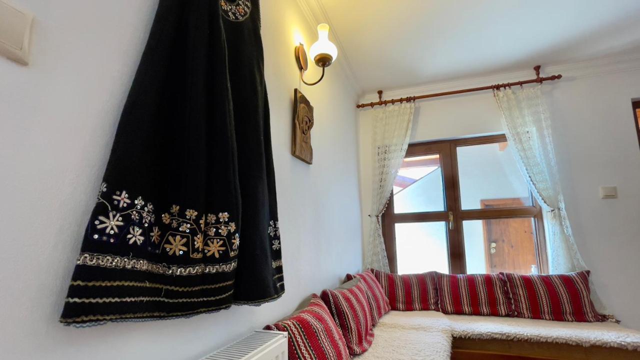 Iliikova House Hotel Kalofer Eksteriør billede
