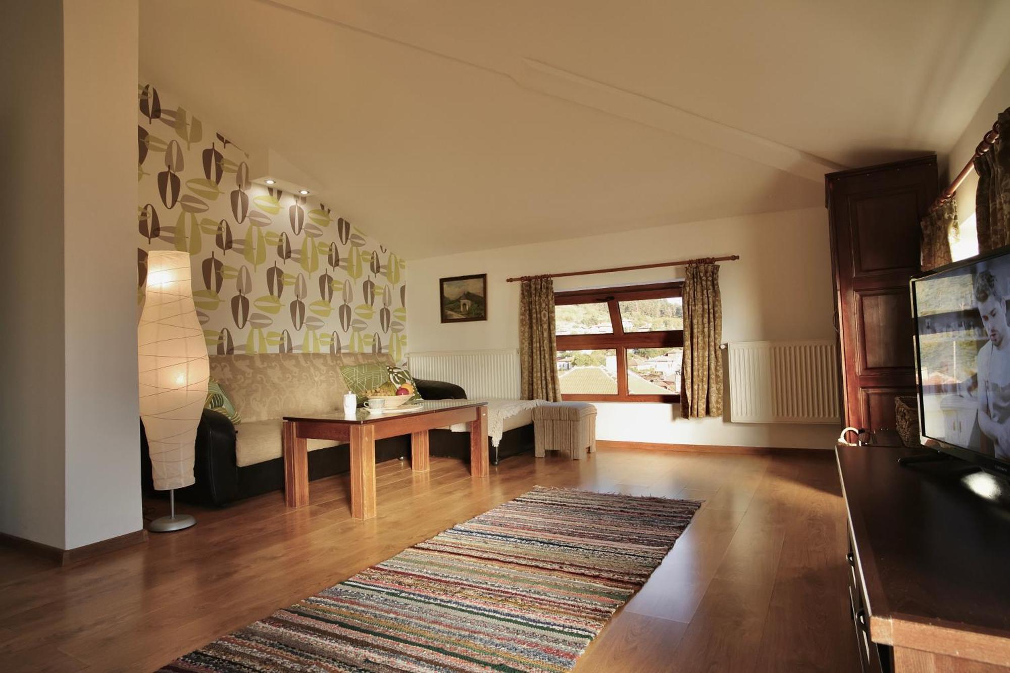 Iliikova House Hotel Kalofer Eksteriør billede