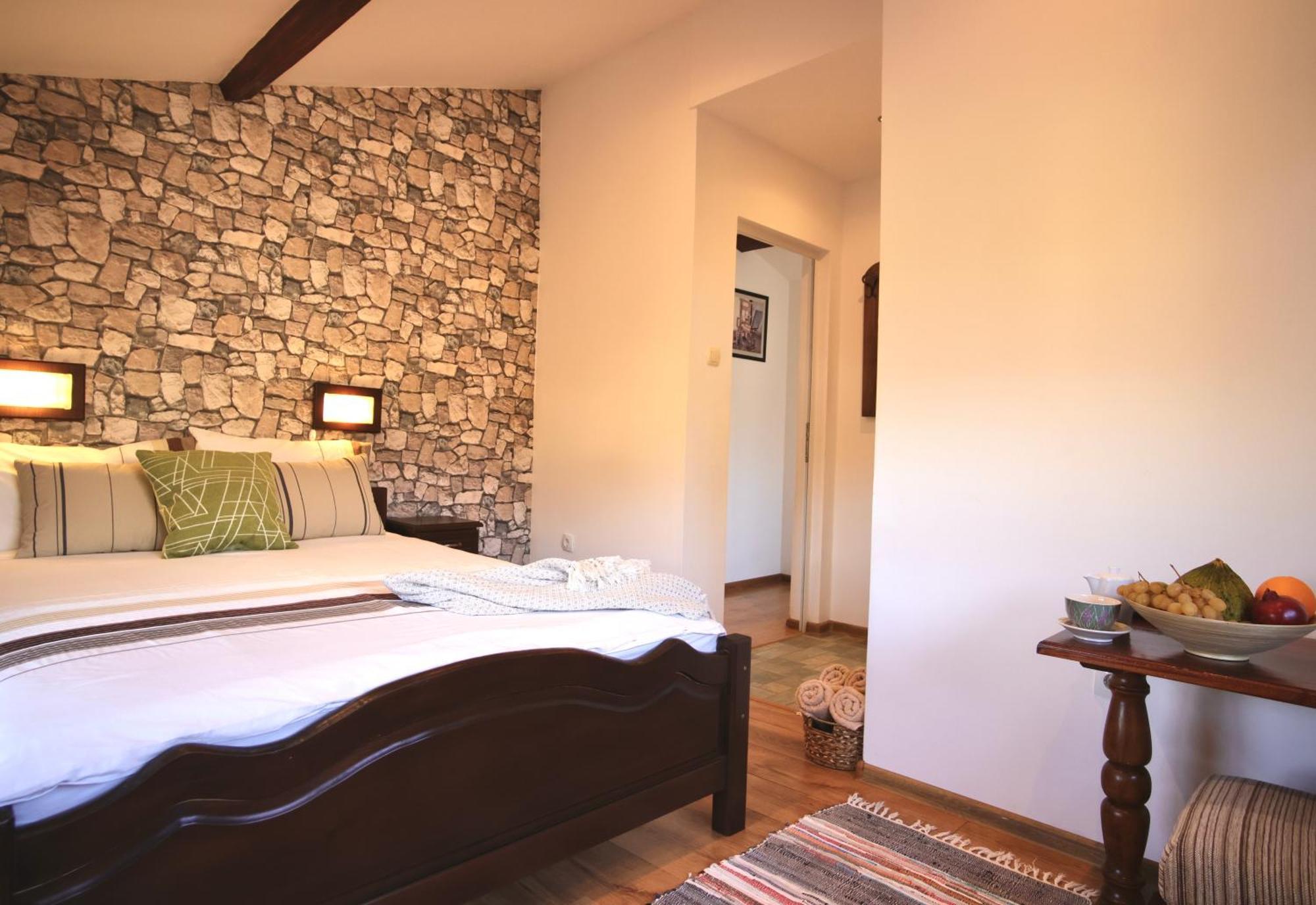 Iliikova House Hotel Kalofer Eksteriør billede