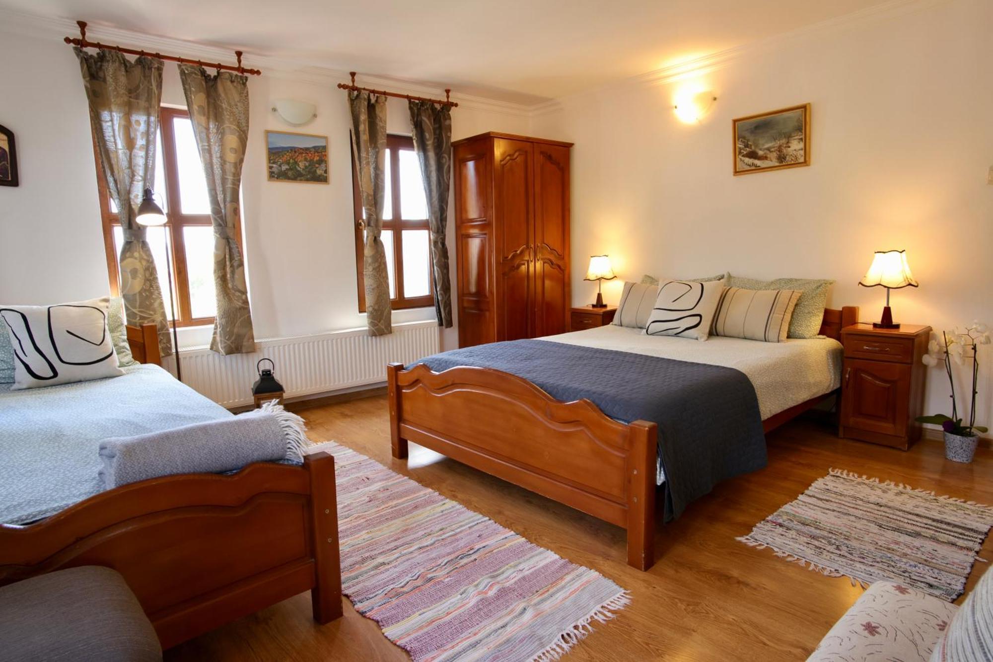 Iliikova House Hotel Kalofer Eksteriør billede